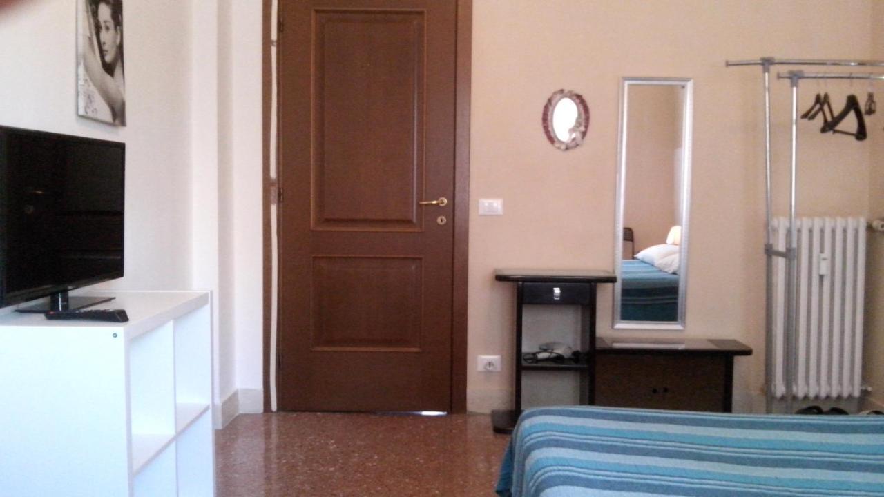 Affittacamere , Rooms Near Trastevere Station ローマ エクステリア 写真
