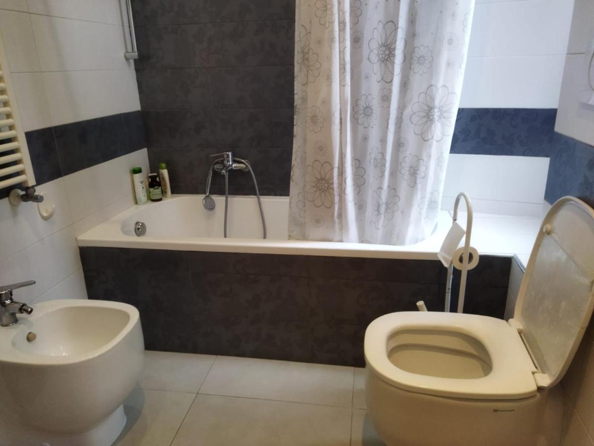 Affittacamere , Rooms Near Trastevere Station ローマ エクステリア 写真